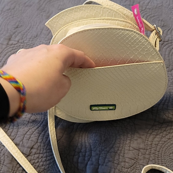 Kitschy Novelty Fish Purse - Picture 3 of 5